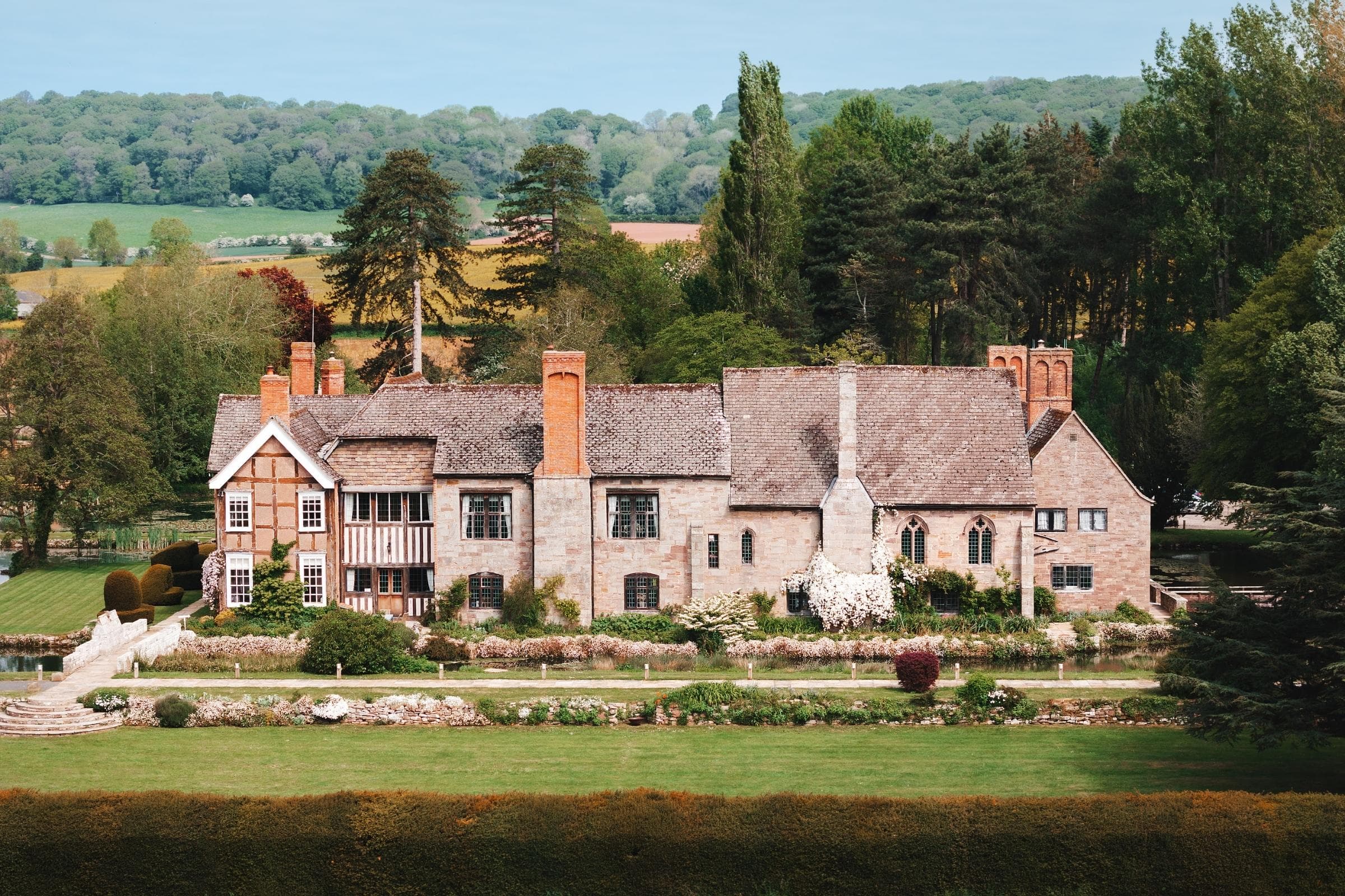 Contact Brinsop Court in Herefordshire