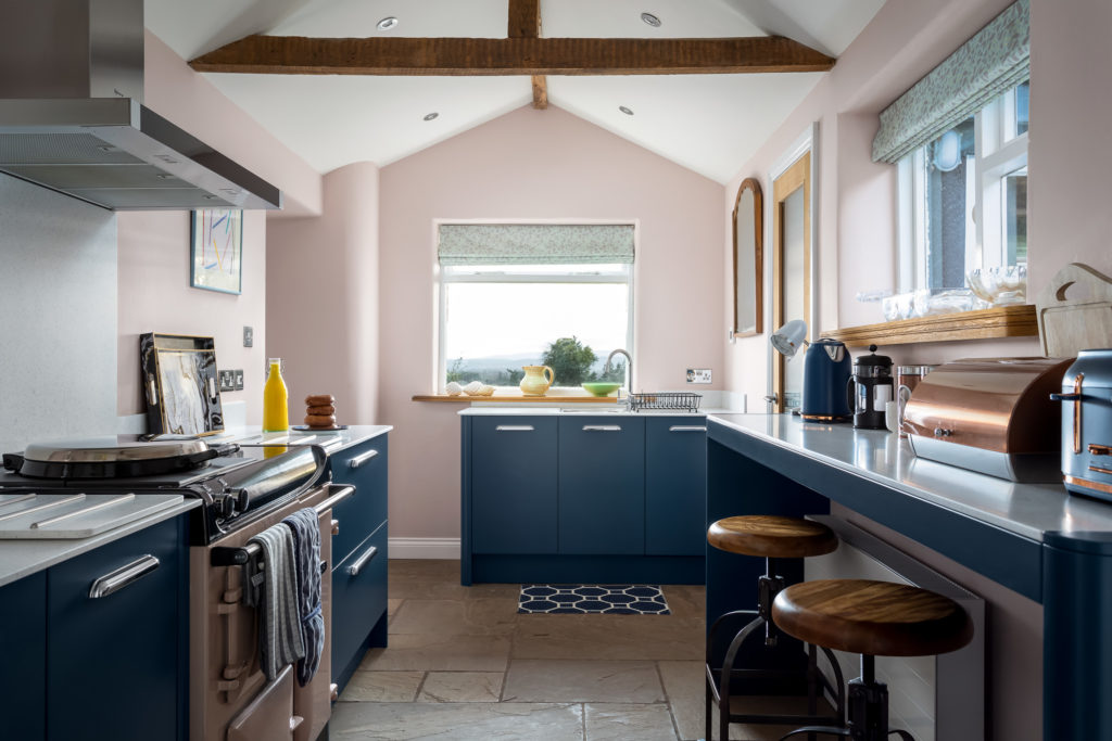 Holiday cottages wood kitchen